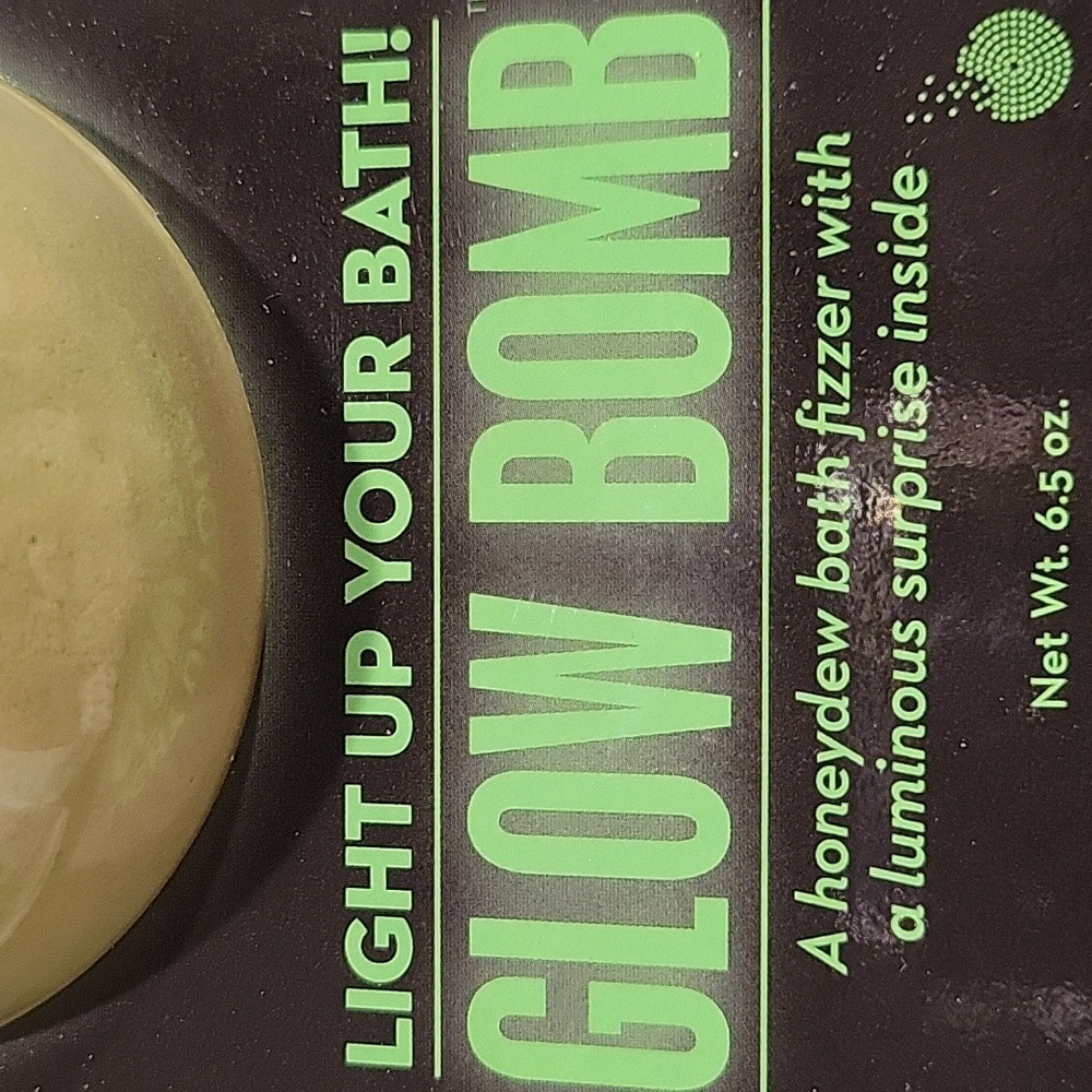 Glow Bomb Bath Fizzer - Picture 2 of 5